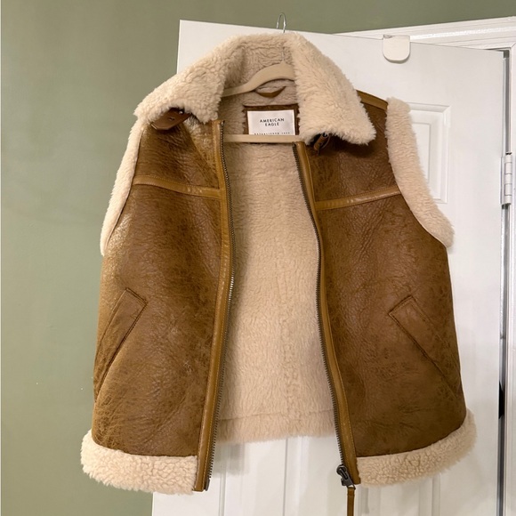 American Eagle Outfitters Jackets & Blazers - American Eagle Outfitters Tan Shearling-Lined Vest